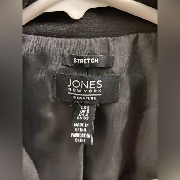 Black Blazer, Small size, Jones New York brand. - Picture 2 of 3